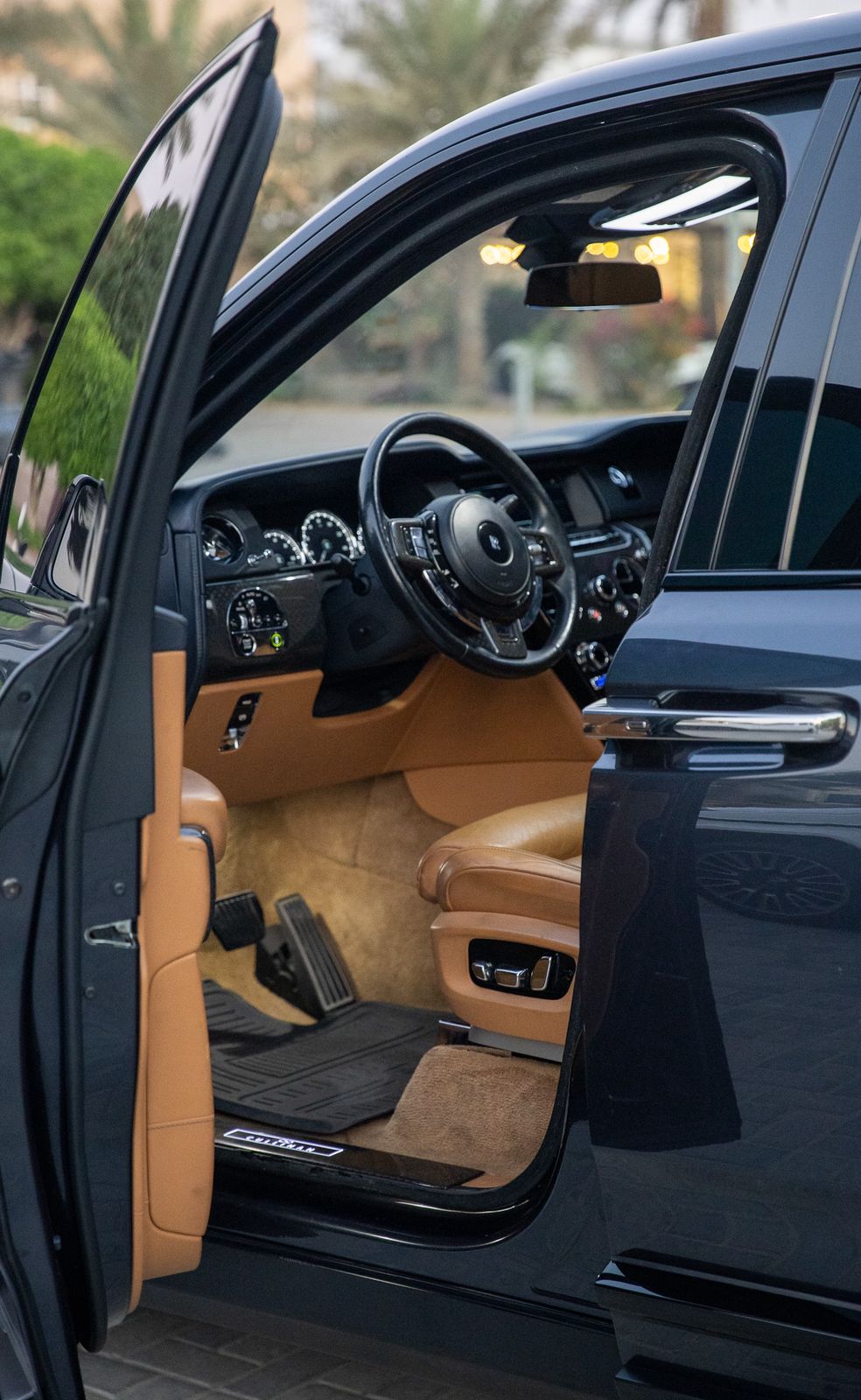 Rolls Royce Cullinan Black Badge 2023 body kit 2025  BLACK 2023 Rental Dubai