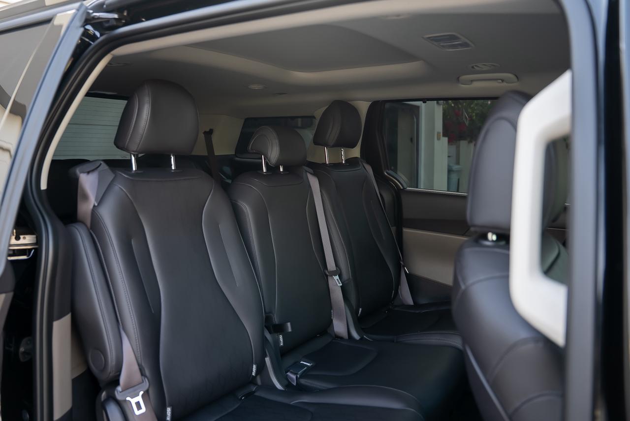 KIA Carnival 2025  BLACK 2025 Rental Dubai