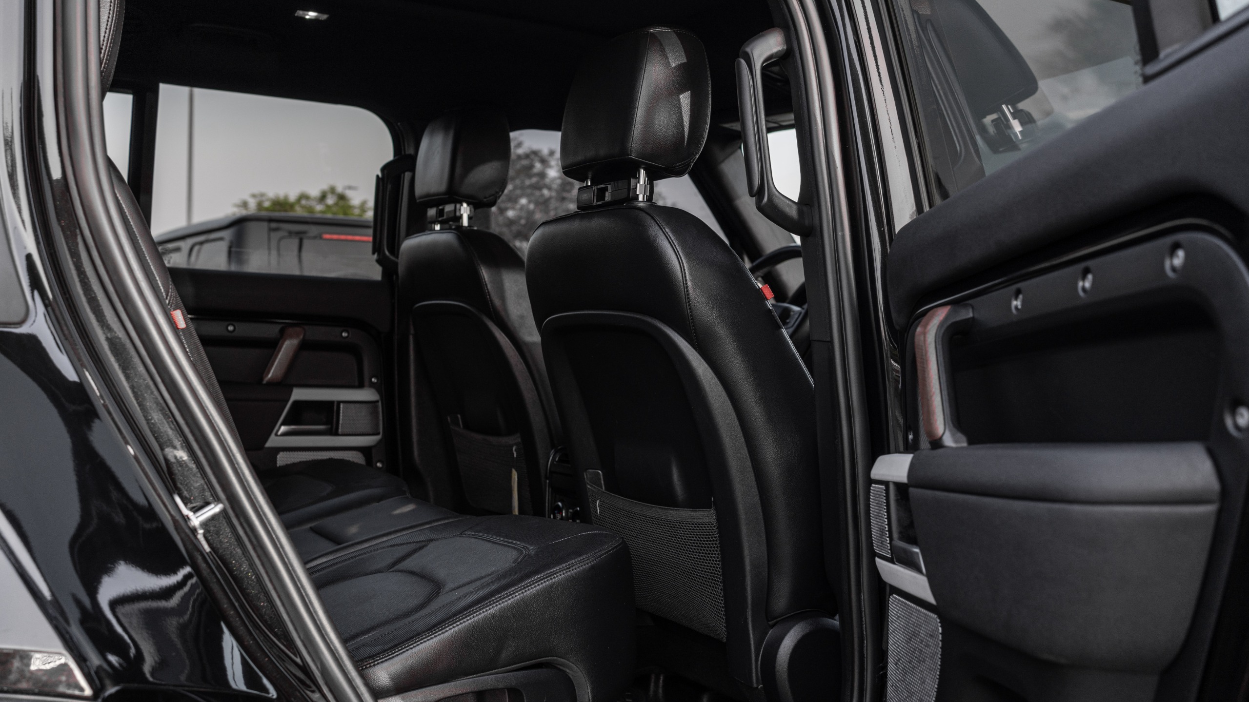 Land Rover Defender  BLACK 2024 Rental Dubai