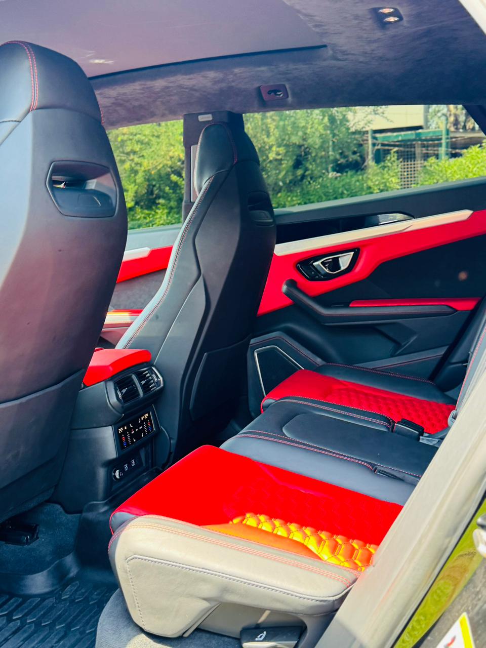 Lamborghini Urus 2025  BLACK 2025 Rental Dubai