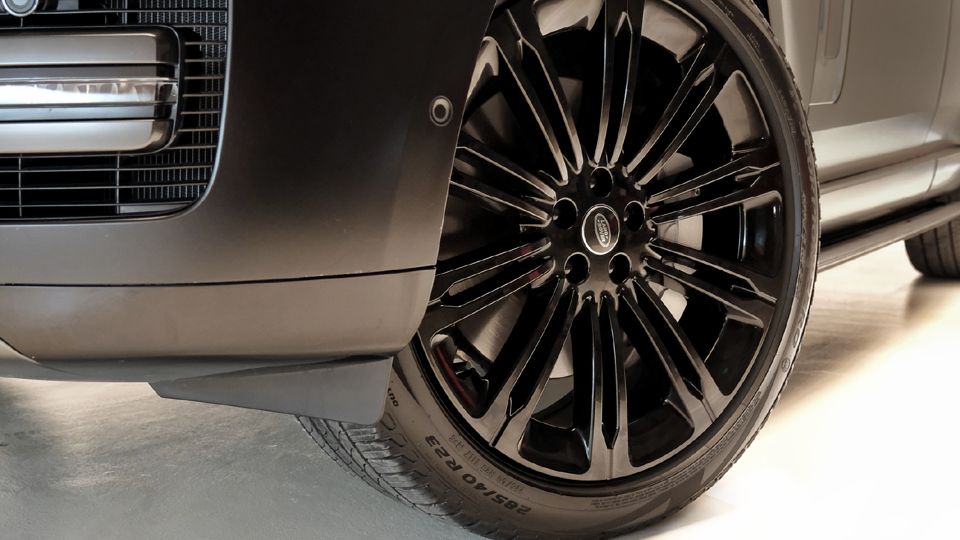 Range Rover Vogue  BLACK 2024 Rental Dubai