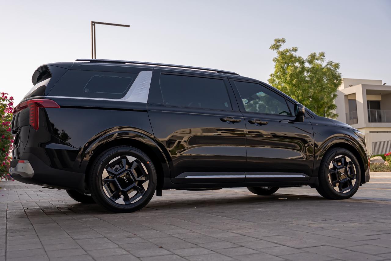 KIA Carnival 2025  BLACK 2025 Rental Dubai