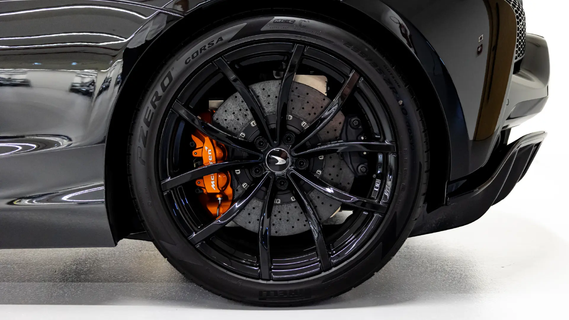 McLaren Artura  BLACK 2024 Rental Dubai