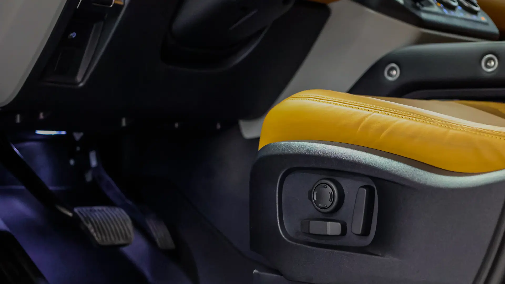 Range Rover Defender  BLACK 2024 Rental Dubai